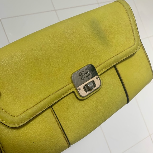 GUESS citron clutch - Picture 7 of 8
